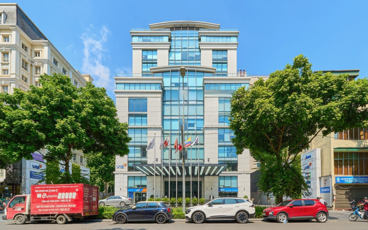 Cornerstone Building - mặt ngoài tòa nhà